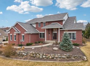 9009 Settlers Rd, Madison, WI 53717