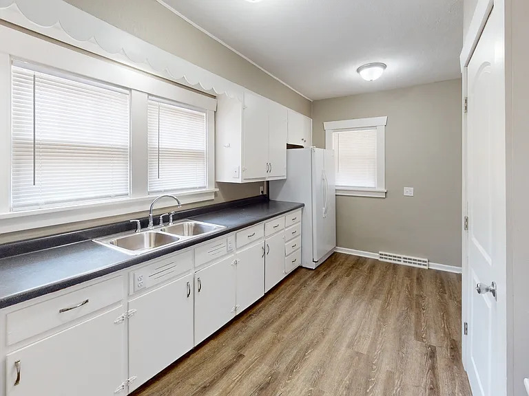 517 Squires Ave — Photo 10
