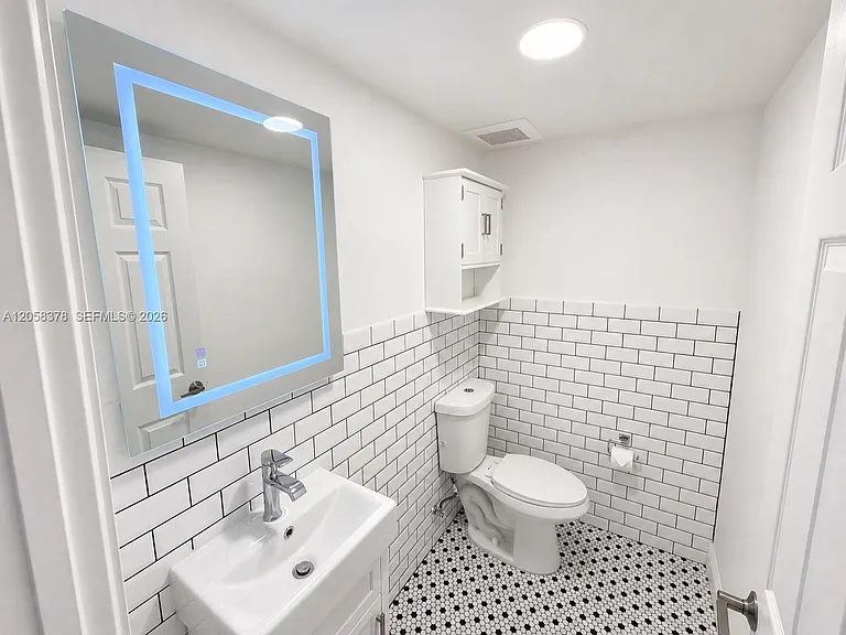 1561 West Ave #2 — Photo 14