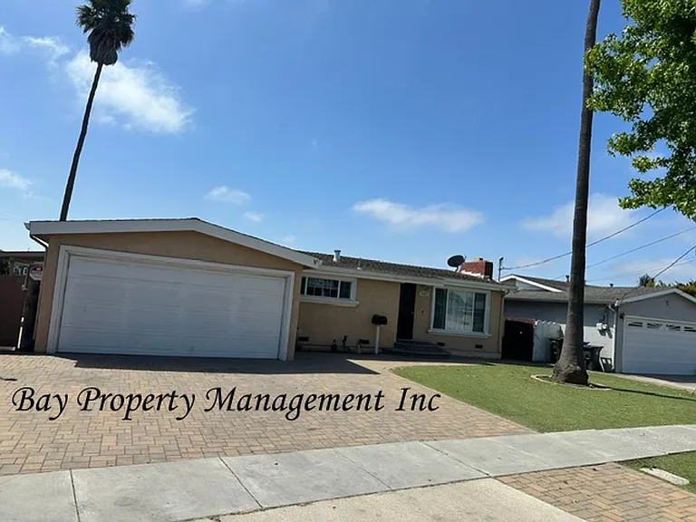 1243 Summit Dr — Photo 1