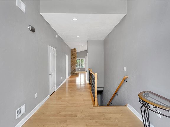 4th image of 2722 Clay Pike