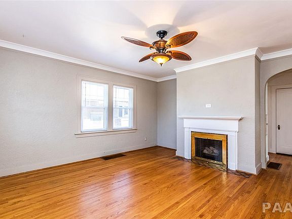 3rd image of 112 N Sterling Ave