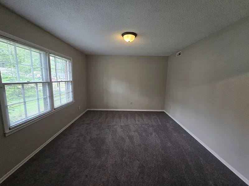 3 bed, 2.0 bath, 1295 sqft, $1,795 — Photo 4