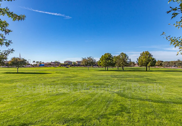881 E Baylor Ln — Photo 43