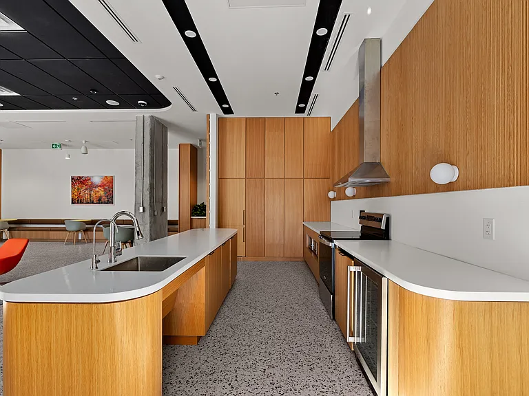 485 Albert St — Photo 35