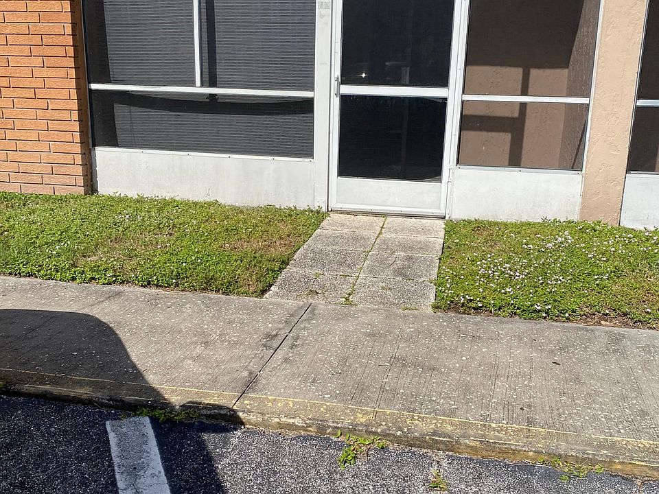 Can enter this lanai area in front of assigned parking