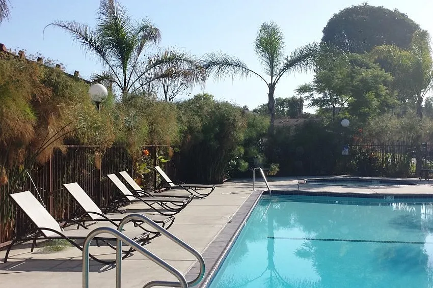 The Bungalows Apartment Homes — Photo 2