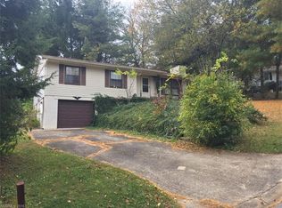 52 Fieldcrest Rd, Arden, NC 28704