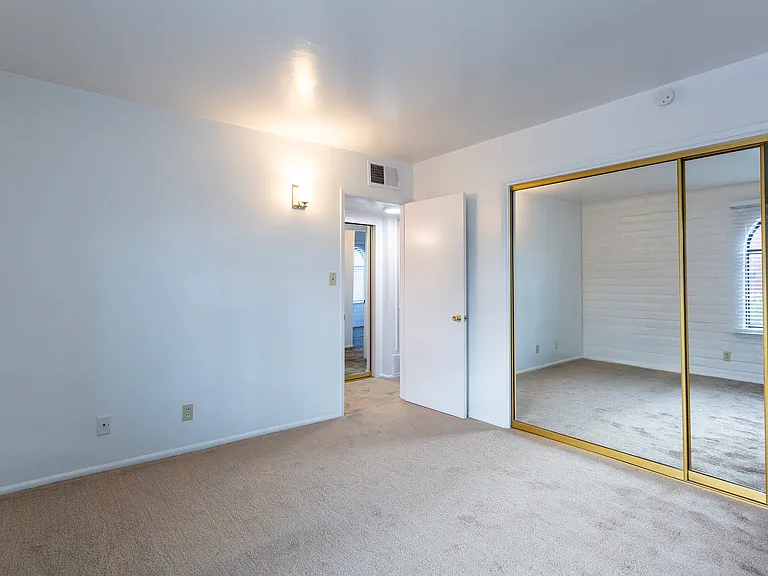 565 N Macnab Dr #A — Photo 13