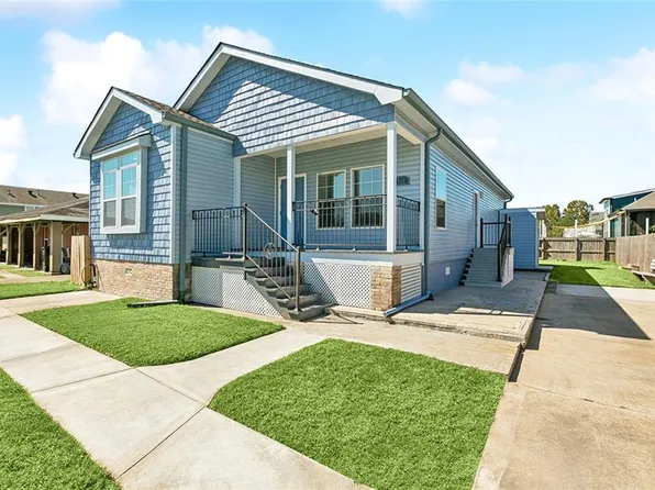 920 Cougar Dr, Arabi, LA 70032