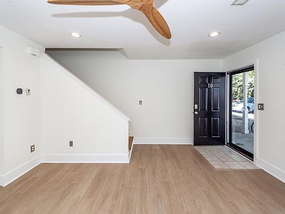 5th image of 507 Stinson Dr #10D