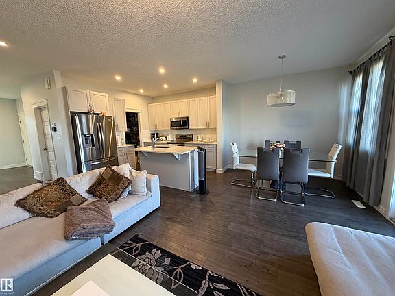 4th image of 2628 Donaghey Cres SW