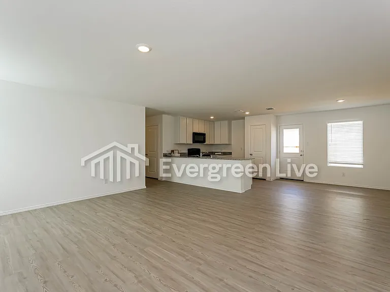 118 Harvest St — Photo 2