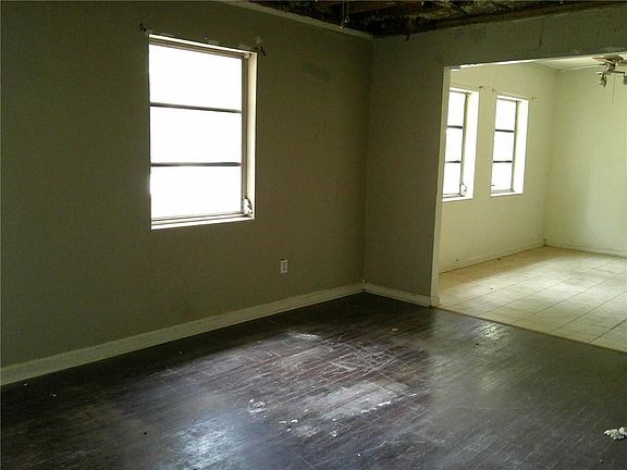 4th image of 101 Ricardo St