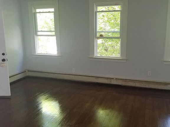 4th image of 688 Elm St #2