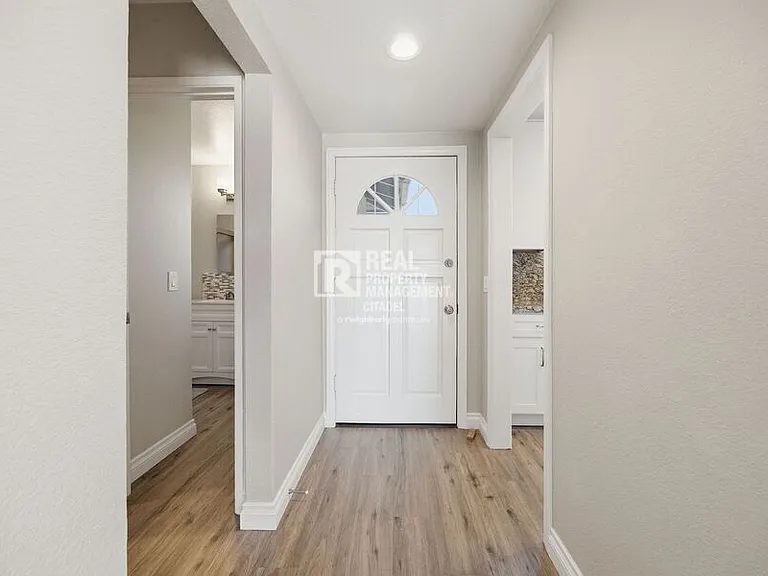 5082 Edinger Ave — Photo 13