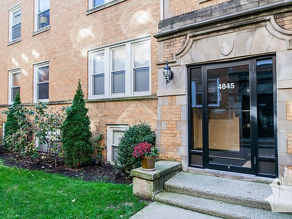 3rd image of 4845 N Wolcott Ave APT 1E