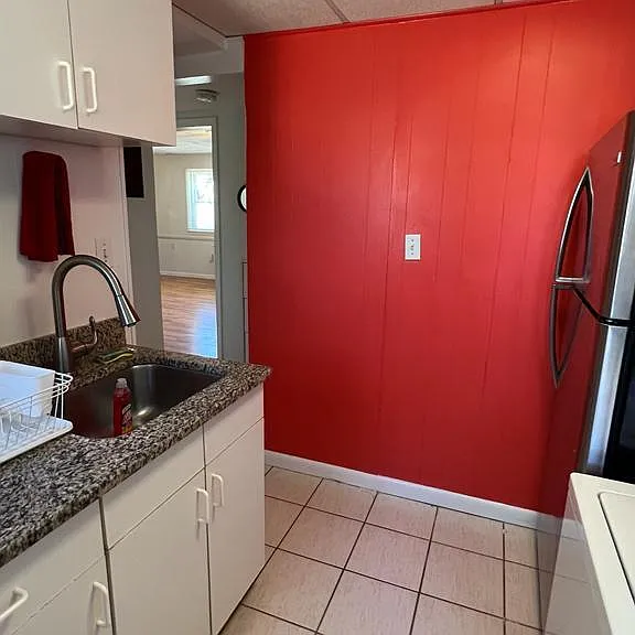 1026 Maple Ave E #1 — Photo 3