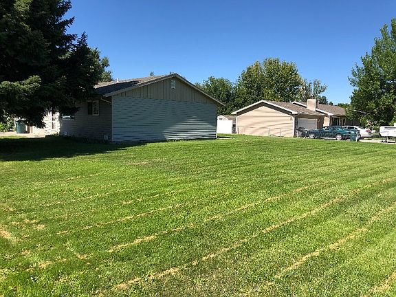 3rd image of 1507 Elaine St
