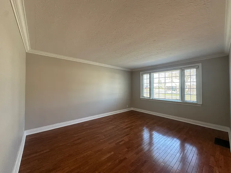 190 Highland Ave — Photo 3