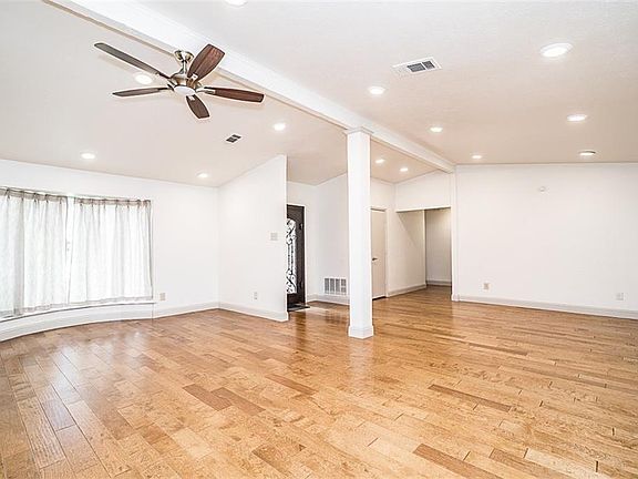 4th image of 8 Bryn Mawr Cir