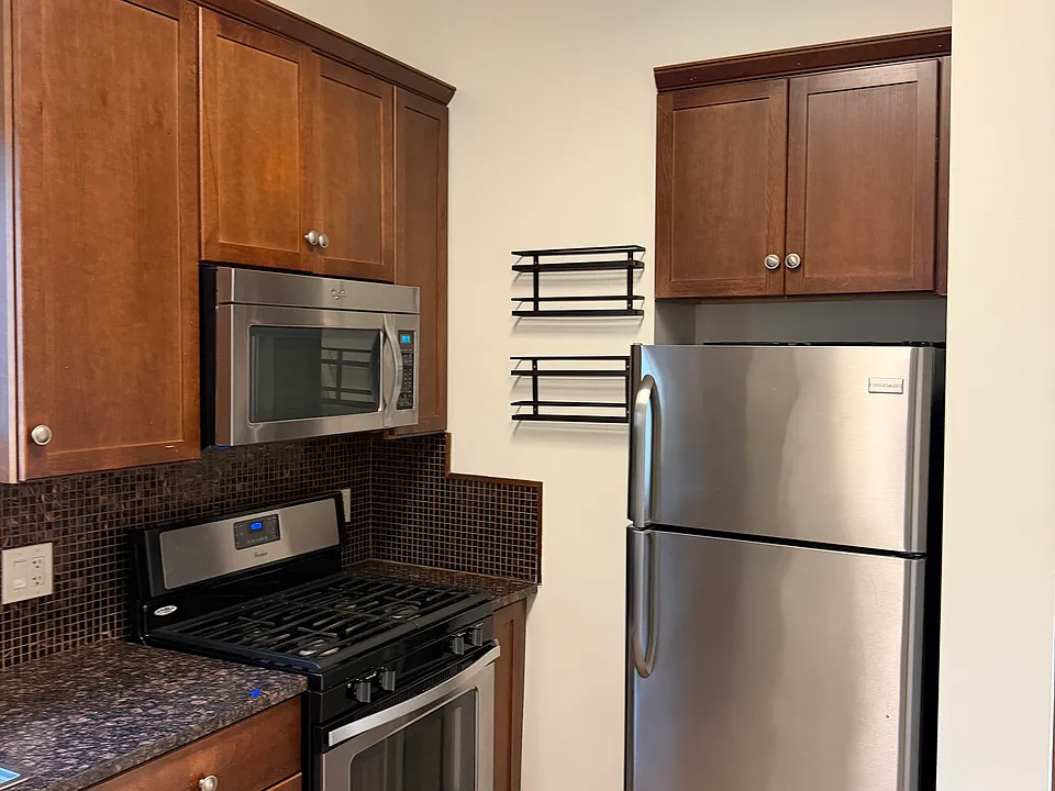 565 W Delavan Ave #1