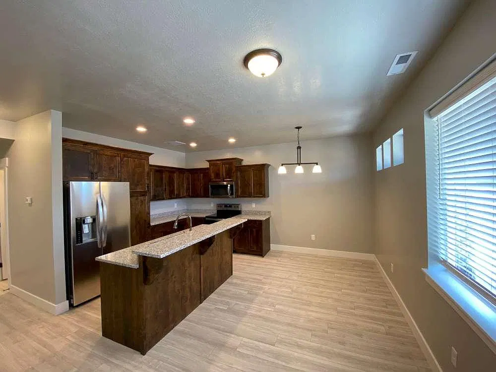 3 bed, 2.5 bath, 1553 sqft, $1,650 — Photo 3