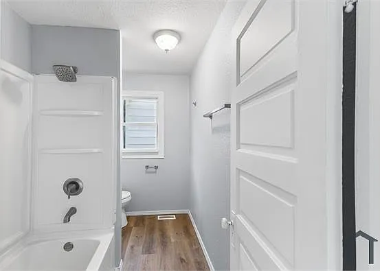 1418 Mott Ave — Photo 12