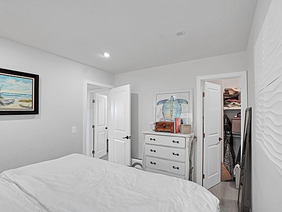 4th image of 206 Colton St #A