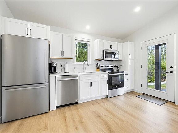 5th image of 17 Canter Way #17