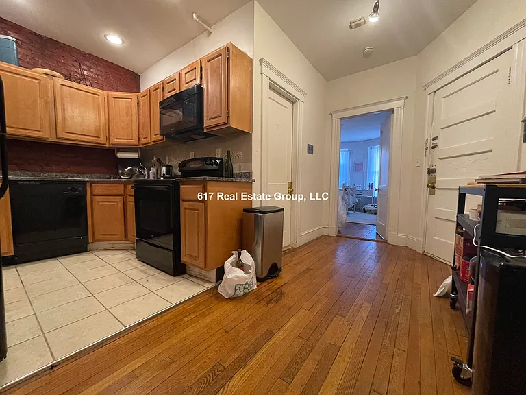 1122-1 Commonwealth Ave — Photo 5