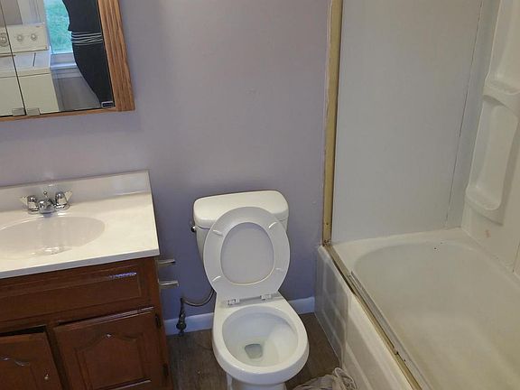 2nd image of 430 Lehman St