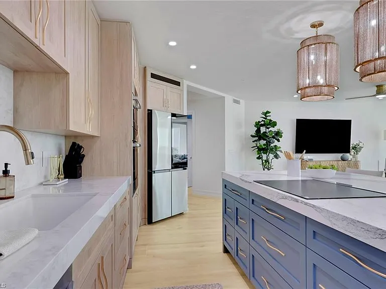 2728 Tiburon Blvd E #302 — Photo 6