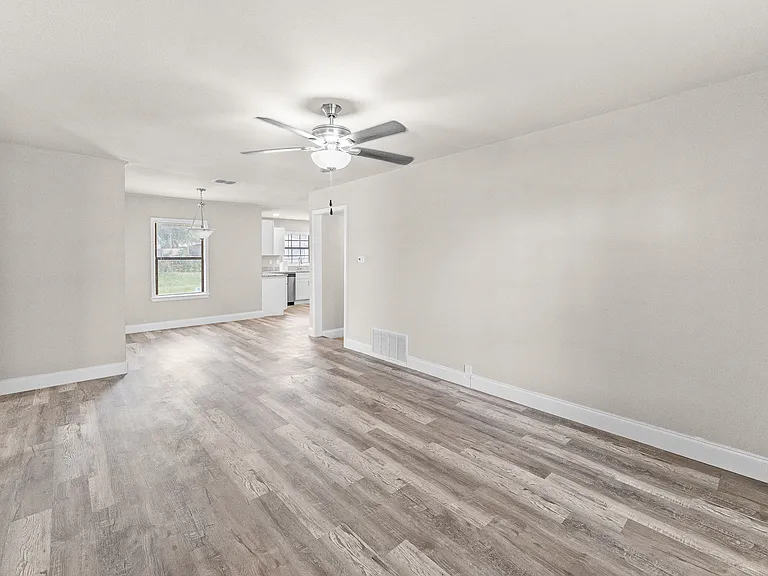5860 Tracyne Dr — Photo 4