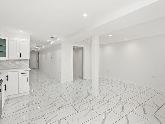 3rd image of 6610 S Saint Lawrence Ave #G