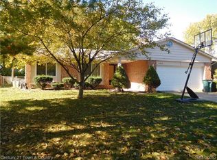 4423 Cypress Dr, Troy, MI 48085