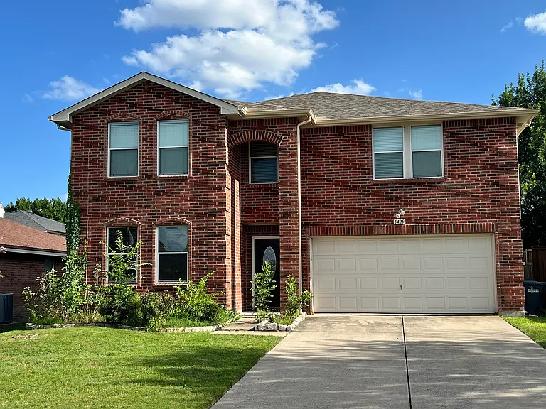 5425 Comanche Wells Dr — Photo 2