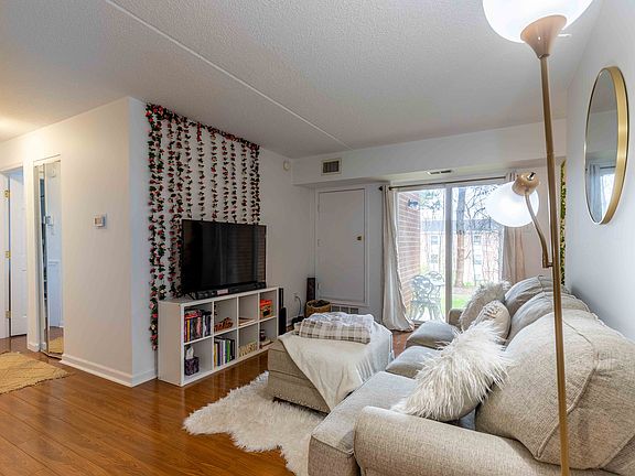 5th image of 3307 Valley Dr #3307