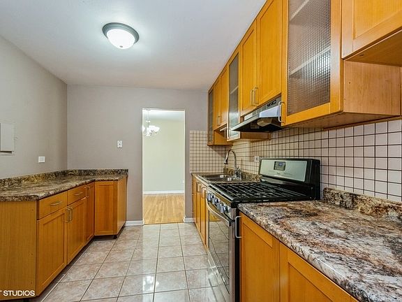 8808 N Leslie Ln APT 2A, Des Plaines, IL 60016 | MLS ...