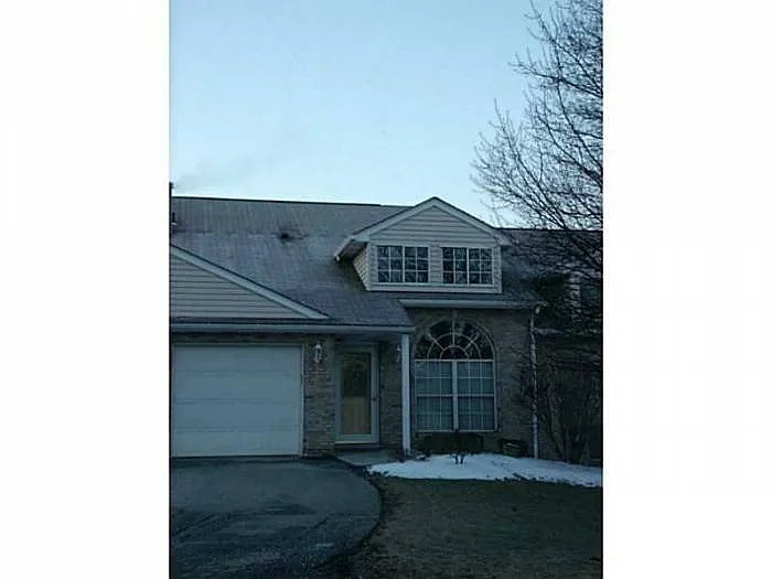 304 Malcolm Ct photo 1
