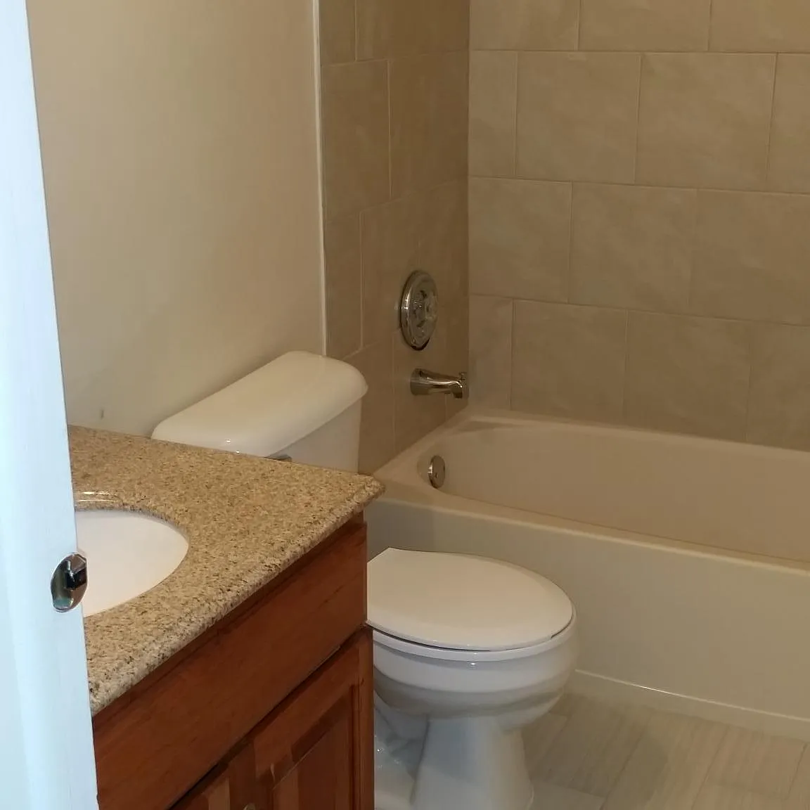 3 bed, 2.5 bath, 1329 sqft, $2,500 — Photo 4