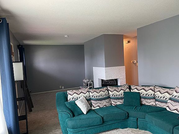 3rd image of 406 Henkens Dr