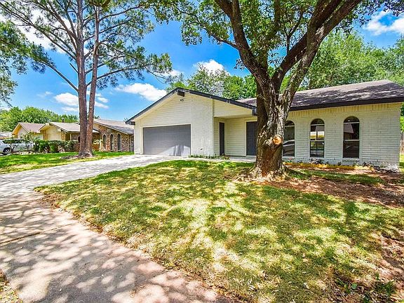3rd image of 2110 Quail Valley East Dr