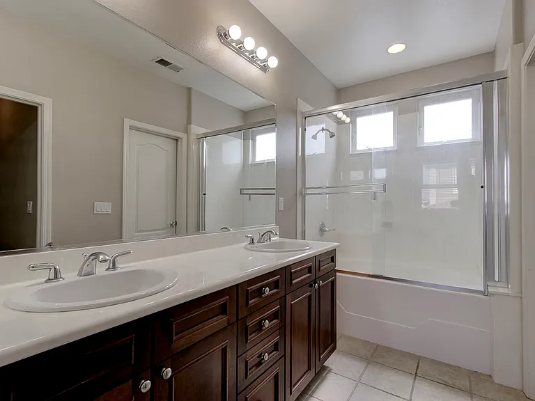 2070 Mary Helen Ln — Photo 10