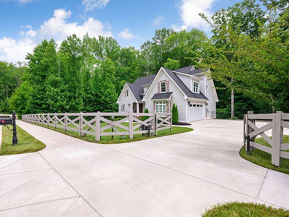 3rd image of 4073 Windtree Dr #13