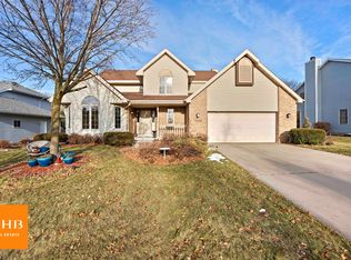 1230 Cardinal Crest Dr, Sun Prairie, WI 53590