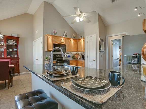 5th image of 526 Heartland Ln