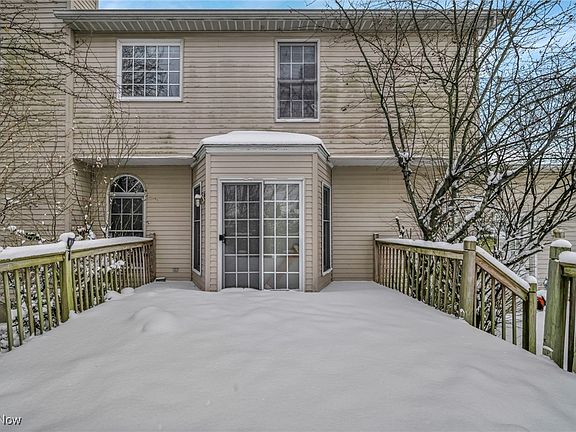 3rd image of 221 Newfield Cir