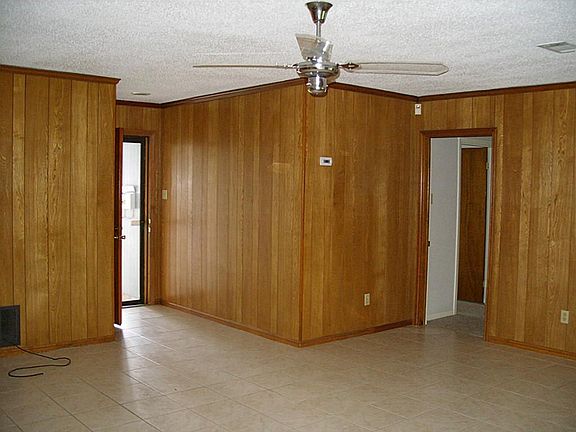 2nd image of 1319 Saddle Rock Dr