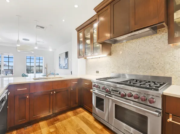 447 Avenue P image 3 of 19